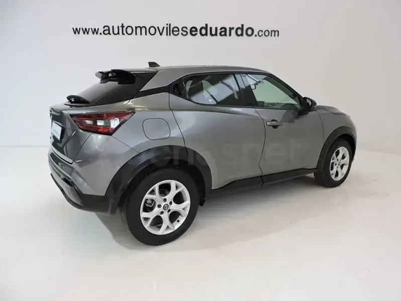 Usado Nissan Juke N-Connecta 114 CV (83 kW) 2021 Gris / plata SUV