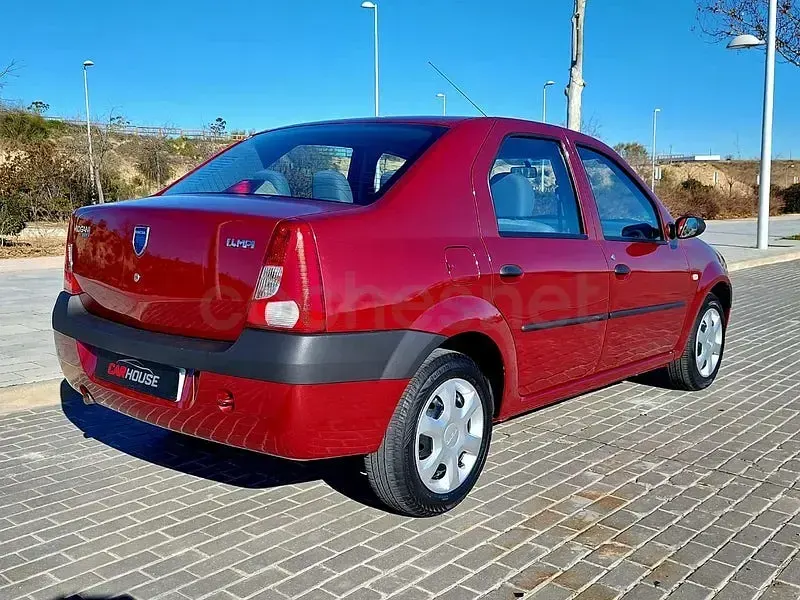 Usado Dacia Logan Lauréate 90 CV (66 kW) 2008 Granate Berlina