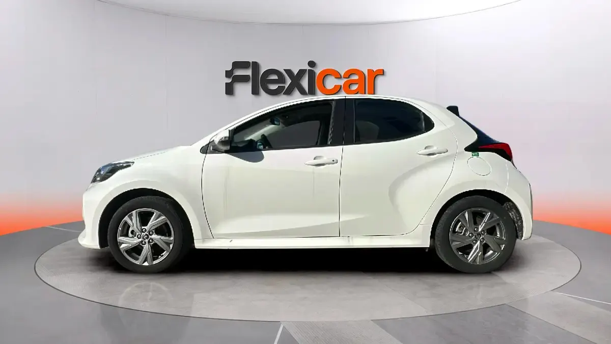 Usado Toyota Yaris Hybrid Active 116 CV (85 kW) 2026 Blanco Berlina
