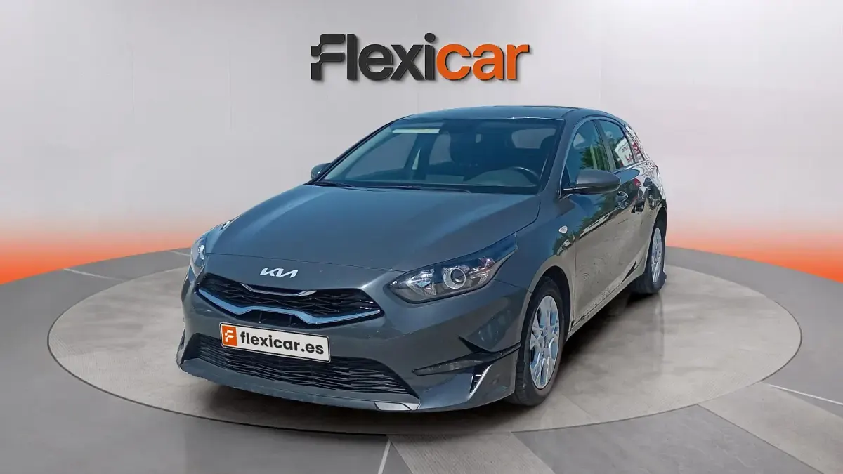 Usado Kia Ceed 136 CV (100 kW) 2023 Gris Utilitario