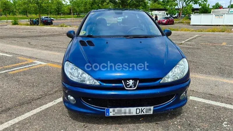 Usado Peugeot 206 90 CV (66 kW) 2005 Azul Berlina