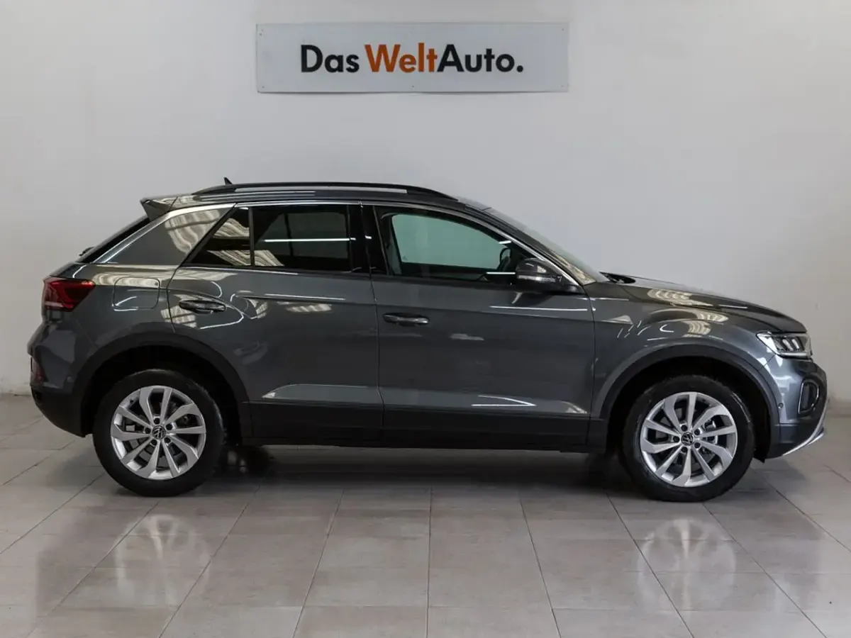 Usado VW T-Roc Life 150 CV (110 kW) 2022 Gris SUV