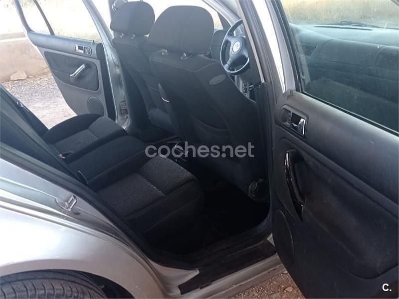 Usado VW Golf IV Conceptline 105 CV (77 kW) 2002 Gris / plata Berlina