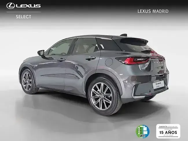 Usado Lexus LBX 136 CV (100 kW) 2025 Gris / plata SUV