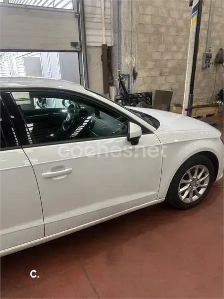 Usado Audi A3 Attraction 110 CV (80 kW) 2016 Blanco Berlina