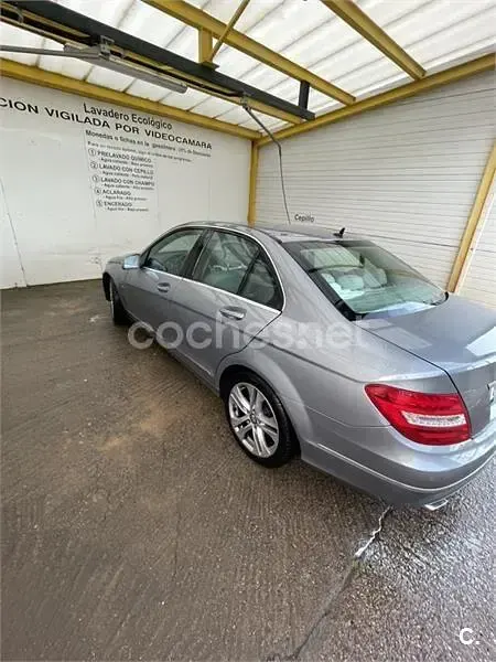 Usado Mercedes C220 Avantgarde 170 CV (125 kW) 2011 Gris / plata Berlina
