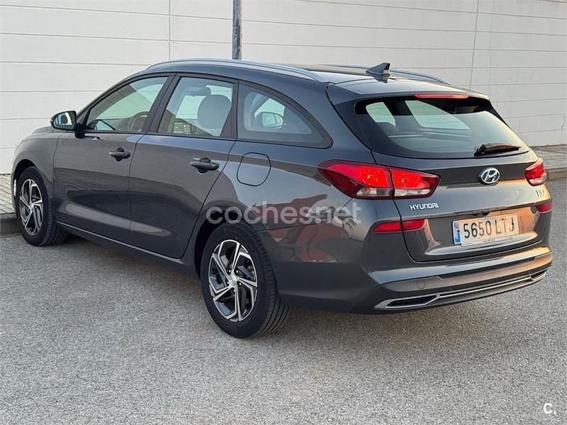 Usado Hyundai i30 116 CV (85 kW) 2021 Gris / plata Familiar
