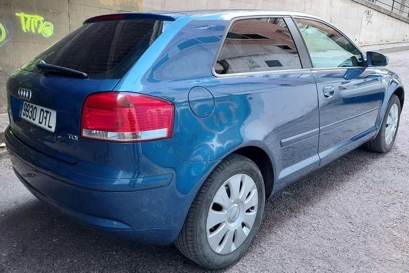 Usado Audi A3 Ambition 105 CV (77 kW) 2005 Azul Utilitario