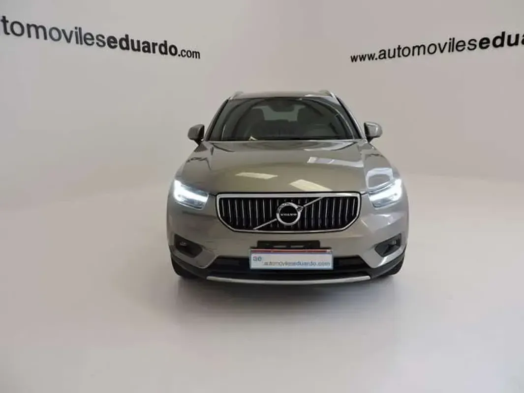 Usado Volvo XC40 Inscription 211 CV (155 kW) 2021 Plateado SUV