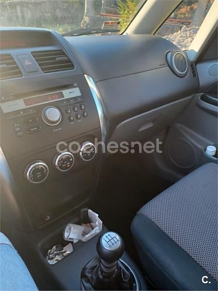Negro Usado 2010 Suzuki SX4 GLX SUV | 5800 € (Precio justo) - Imagen 1/4