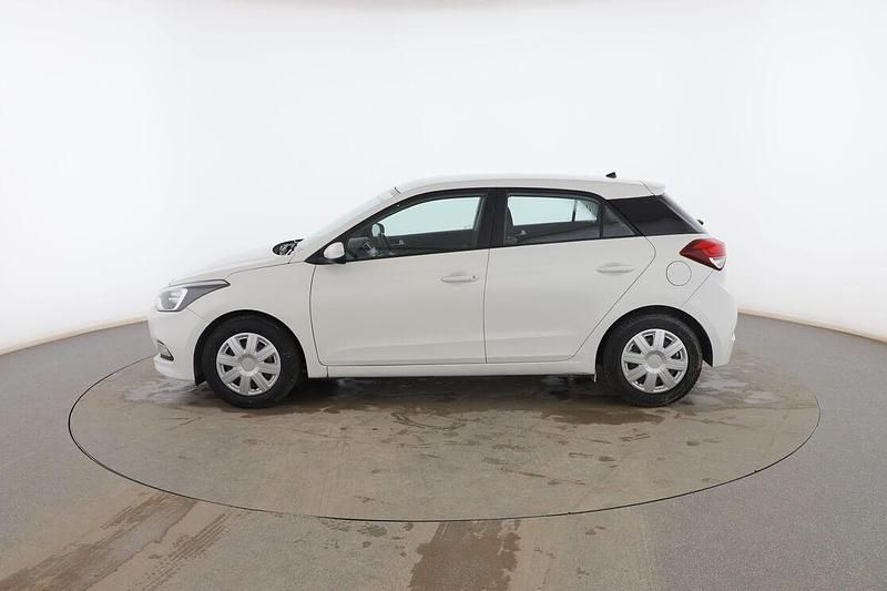 Usado Hyundai i20 85 CV (62 kW) 2015 Blanco Berlina