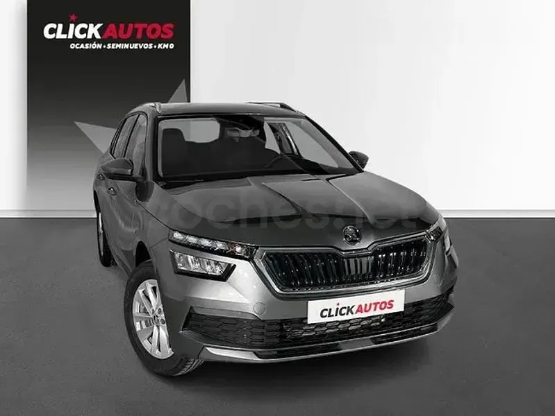 Usado Skoda Kamiq Ambition 95 CV (69 kW) 2024 Gris / plata SUV