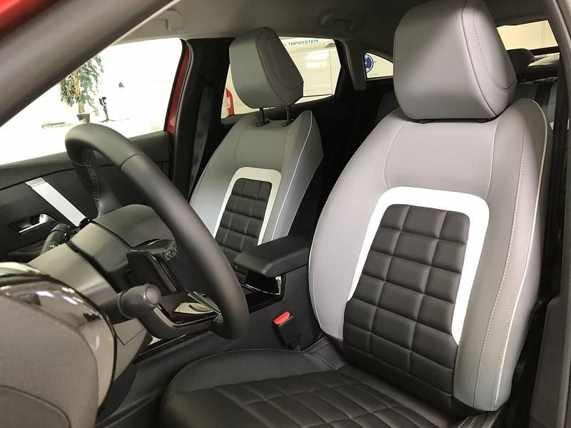 Usado Citroën C4 136 CV (100 kW) 2024 Rojo Berlina