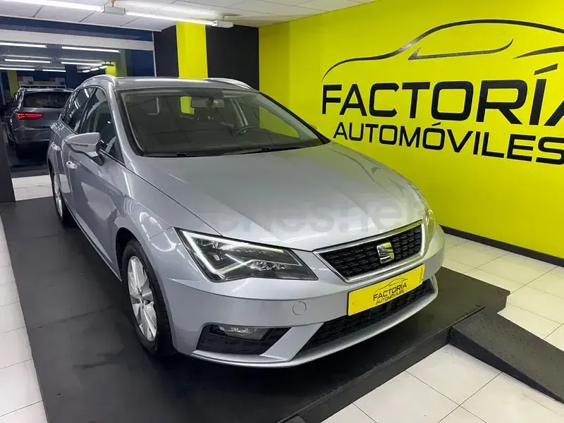 Usado Seat Leon Style 115 CV (84 kW) 2019 Gris / plata Familiar