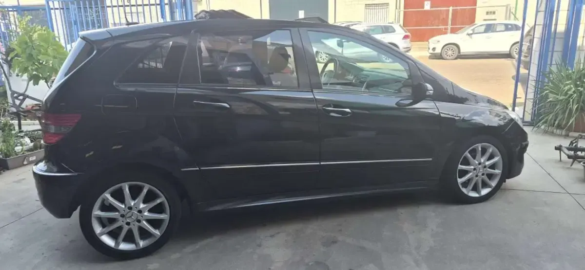 Usado Mercedes B200 139 CV (102 kW) 2006 Gris Monovolumen