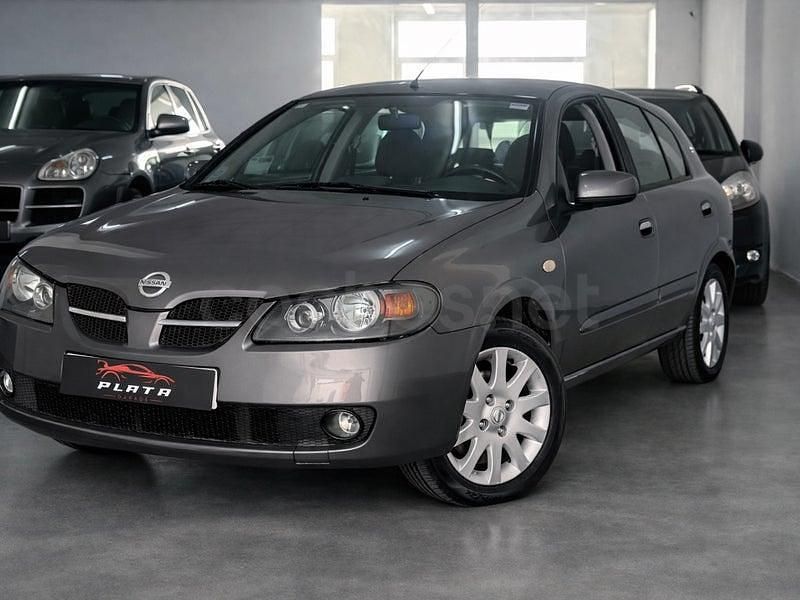 Usado Nissan Almera Visia 98 CV (72 kW) 2006 Gris / plata Berlina