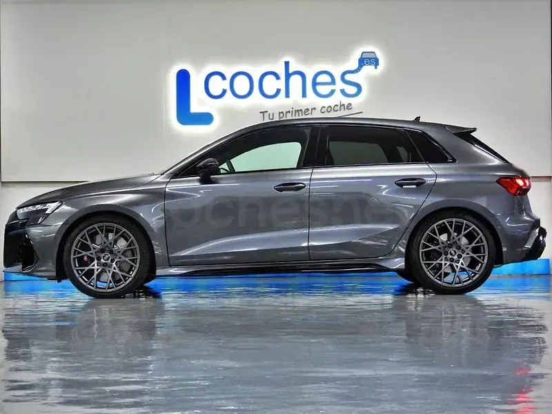 Usado Audi RS3 400 CV (294 kW) 2025 Gris / plata Berlina