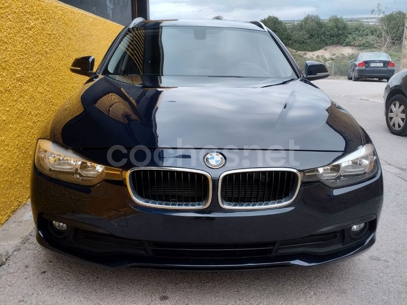 Usado BMW 318 150 CV (110 kW) 2017 Azul Familiar