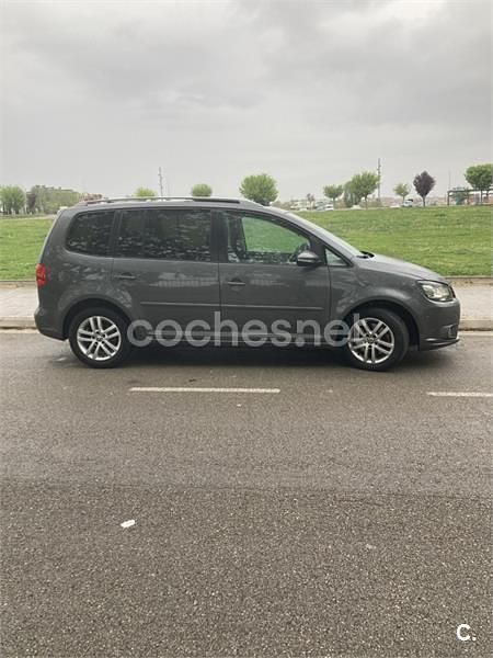 Usado VW Touran Advance 140 CV (102 kW) 2012 Gris / plata Monovolumen