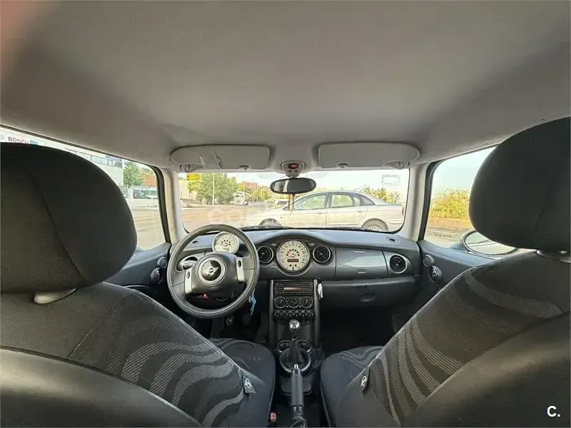 Usado Mini ONE 90 CV (66 kW) 2003 Negro Utilitario