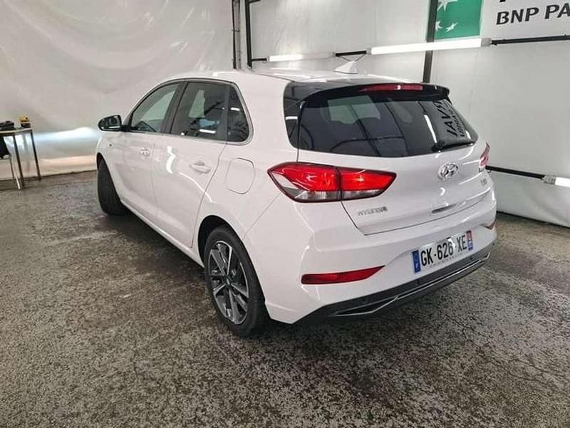 Usado Hyundai i30 120 CV (88 kW) 2023 Blanco Berlina
