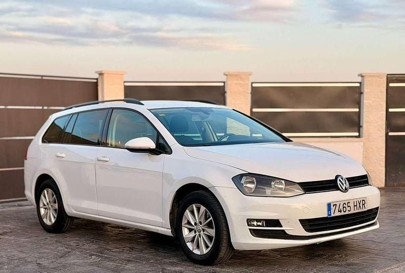 Usado VW Golf VII Advance 105 CV (77 kW) 2014 Blanco Familiar