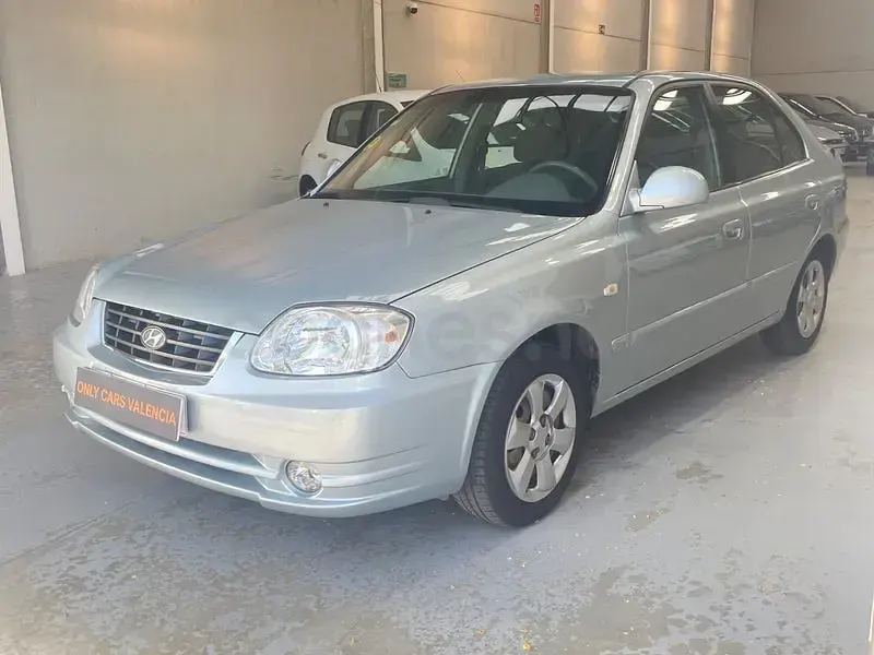 Usado Hyundai Accent GLS 105 CV (77 kW) 2005 Gris / plata Berlina