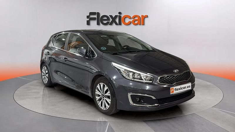 Usado Kia Ceed GT 90 CV (66 kW) 2017 Gris Berlina