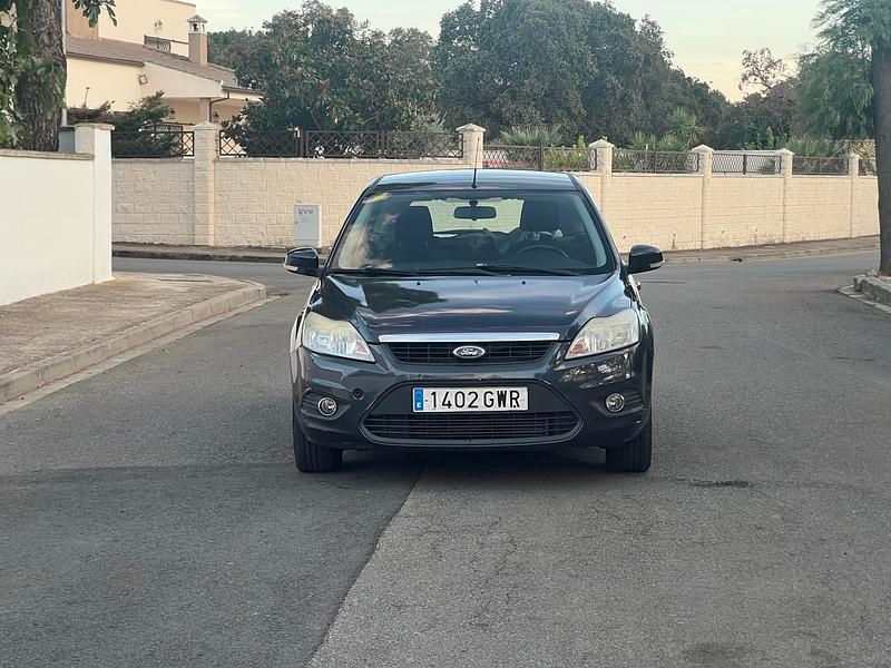 Käytetty Ford Focus Trend 109 HP (80 kW) 2010 Harmaa Farmari