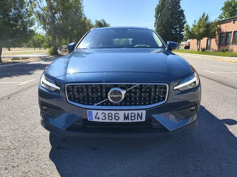 Usado Volvo V60 CC Ultimate 197 CV (144 kW) 2023 Azul Familiar
