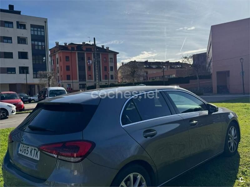 Usado Mercedes A180 109 CV (80 kW) 2019 Gris / plata Berlina