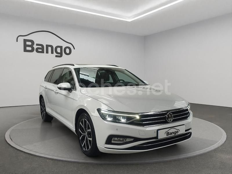Usado VW Passat Executive 150 CV (110 kW) 2022 Blanco Familiar