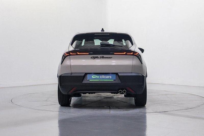 Usado Alfa Romeo Junior 136 CV (100 kW) 2025 Gris SUV