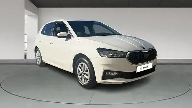 Usado Skoda Fabia 95 CV (69 kW) 2024 Blanco Utilitario