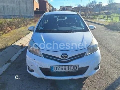 Usado Toyota Yaris Active 90 CV (66 kW) 2012 Blanco Utilitario