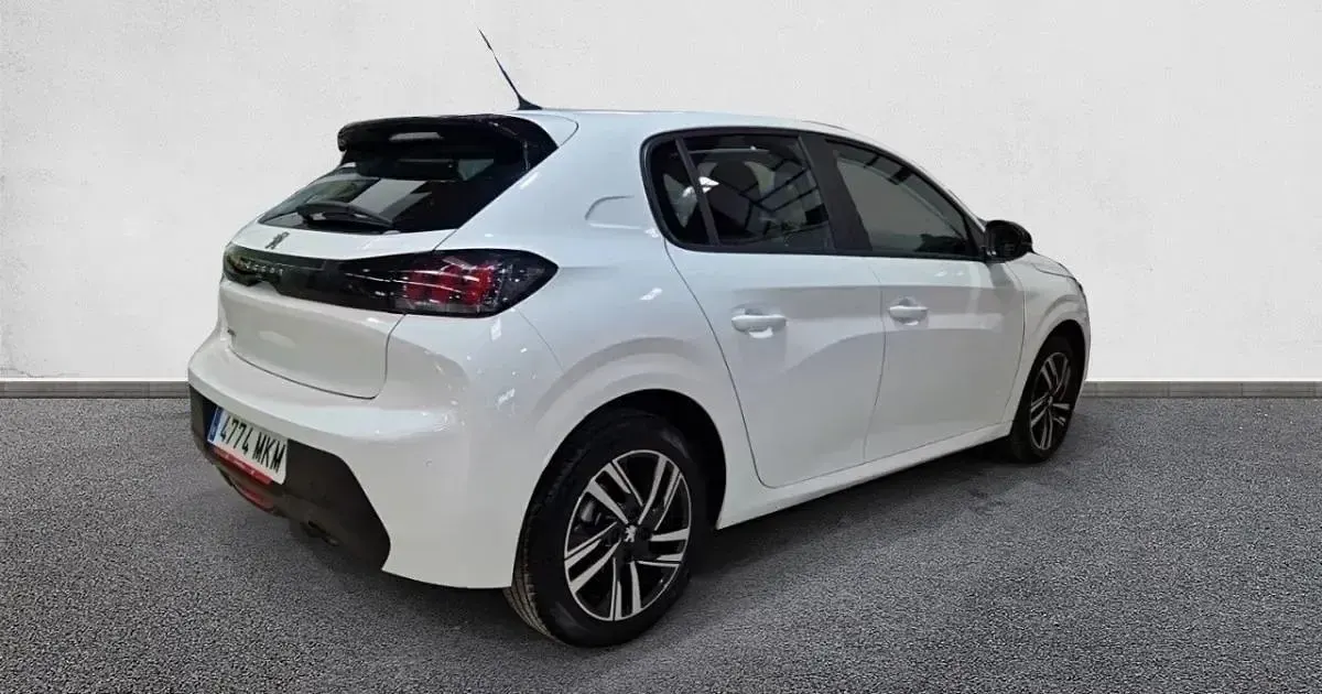 Używany Peugeot 208 Active 100 KM (73 kW) 2023 Hatchback