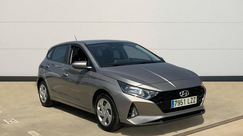 Gris / plata Usado 2022 Hyundai i20 Berlina | 14.900 € (Precio justo) - Imagen 1/4