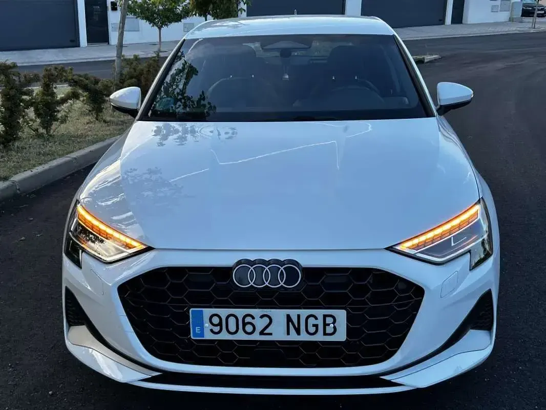 Usado Audi A3 Sportback Advanced 116 CV (85 kW) 2025 Blanco Utilitario