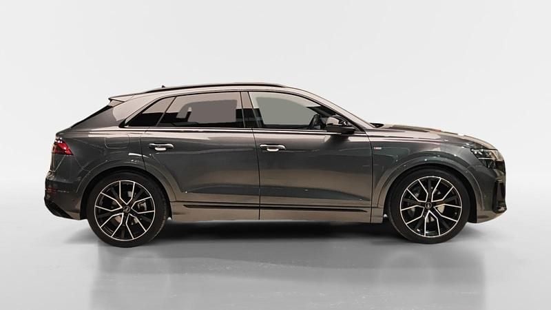 Usado Audi Q8 286 CV (210 kW) 2025 Gris / plata SUV