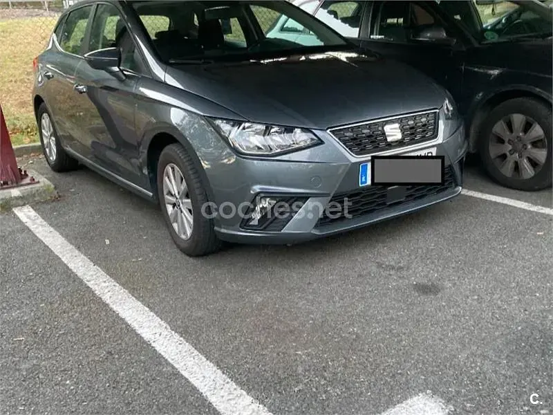 Usado Seat Ibiza Style 75 CV (55 kW) 2018 Gris / plata Utilitario