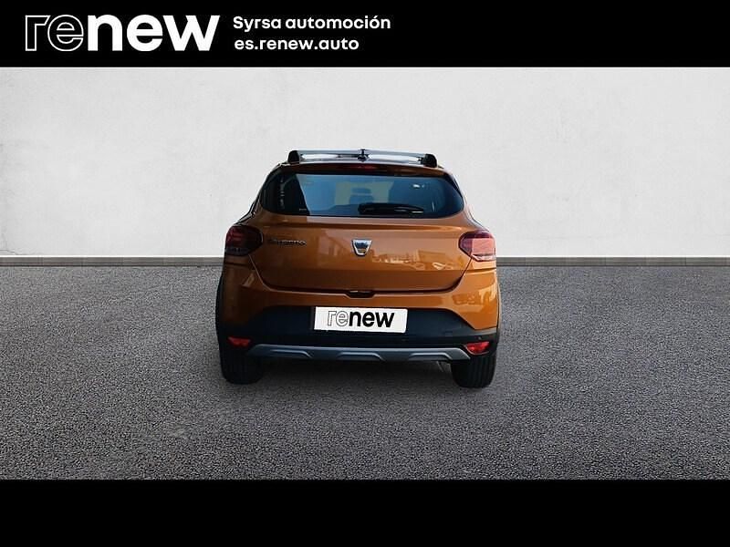 Usado Dacia Sandero Comfort 90 CV (66 kW) 2021 Amarillo Berlina