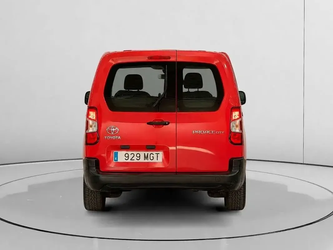 Usado Toyota Proace Active 131 CV (96 kW) 2023 Rojo Monovolumen