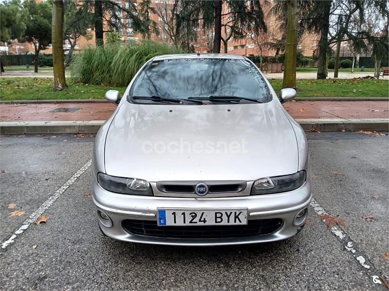 Usado Fiat Marea 110 CV (80 kW) 2002 Gris / plata Berlina