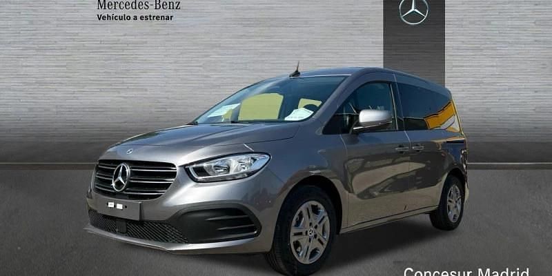 Gris Nuevo 2025 Mercedes 180 Berlina | 36.599 € (Un poco caro) - Imagen 1/4