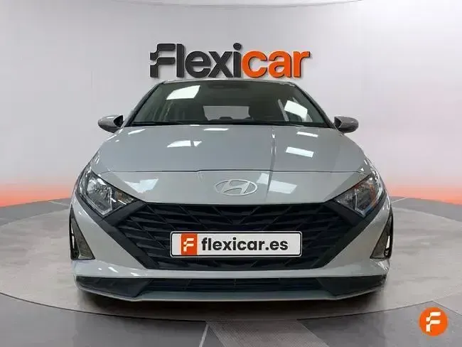 Usado Hyundai i20 100 CV (73 kW) 2024 Gris Utilitario