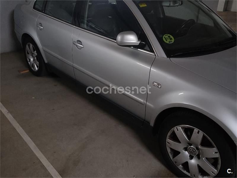 Usado VW Passat Highline 193 CV (141 kW) 2001 Gris / plata Berlina