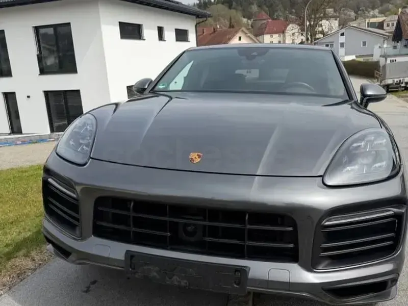 Usado Porsche Cayenne 460 CV (338 kW) 2023 Gris / plata SUV
