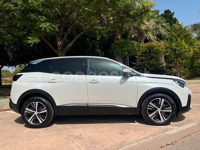 Usado Peugeot 3008 Allure 130 CV (95 kW) 2019 Blanco SUV