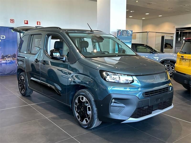 Nuevo Fiat Doblò 101 CV (74 kW) 2025 Azul metal Monovolumen