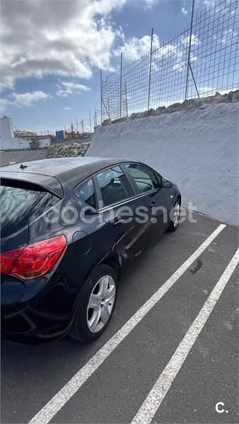 Usado Opel Astra Enjoy 115 CV (84 kW) 2011 Negro Berlina